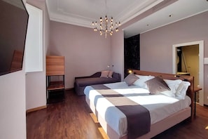 Superior Room | Premium bedding, in-room safe, desk, blackout drapes - Youroom - Coppelle (Rome)