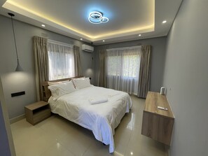 2 bedrooms, soundproofing, iron/ironing board, travel crib - Remodelled guest house; with pool, gardens and 24/7 security! (Lusaka)