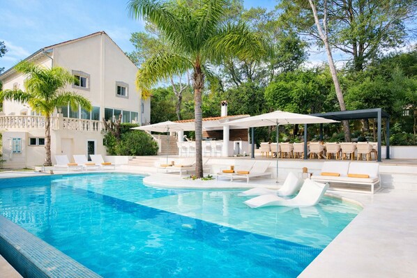 Indoor pool, outdoor pool