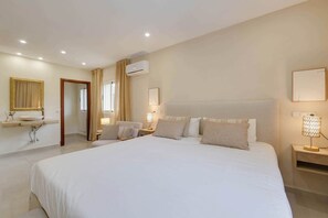 10 habitaciones, escritorio y tabla de planchar con plancha