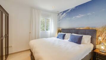 10 bedrooms, desk, iron/ironing board, free WiFi