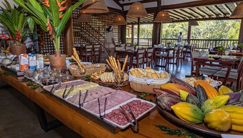 包含每日自助早餐