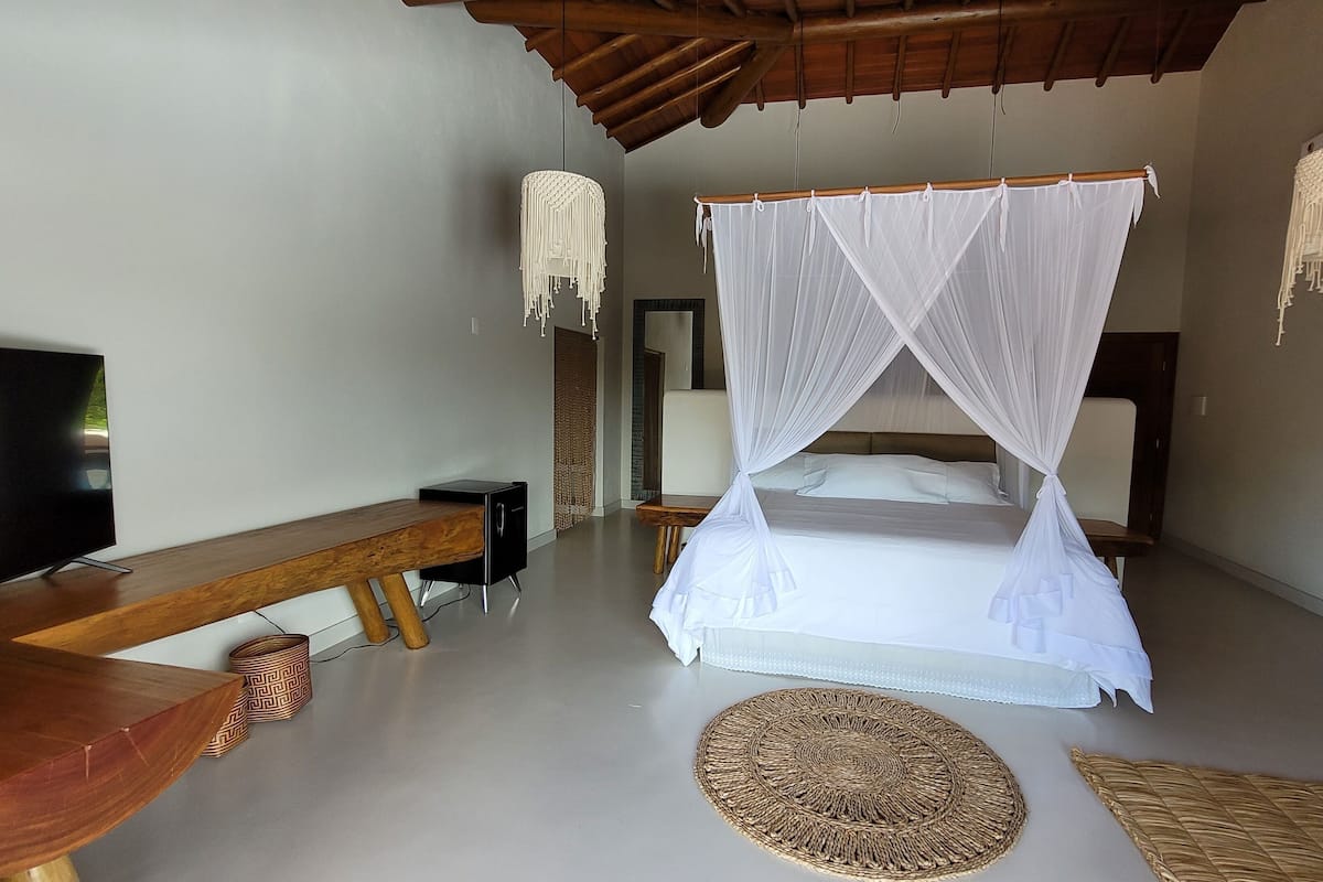 Peralatan tempat tidur premium, tilam berlapik, bar mini, meja 