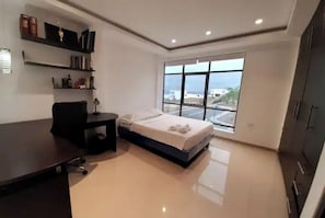 5 bedrooms, desk, iron/ironing board, free WiFi - Large house in Manta, spectacular ocean view! (Manta)
