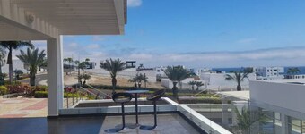 Large house in Manta, spectacular ocean view!