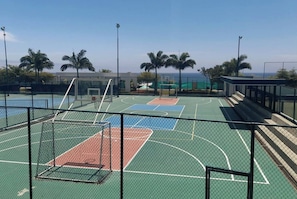 Sports court - Large house in Manta, spectacular ocean view! (Manta)