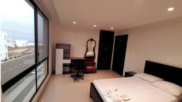 5 bedrooms, desk, iron/ironing board, free WiFi