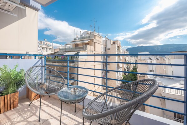 City Double Room | Balcony - Elegant Home with Balcony by CloudKeys (Athens)