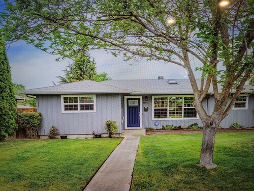 La Bella Vista. Close to downtown & shopping, public transportation.