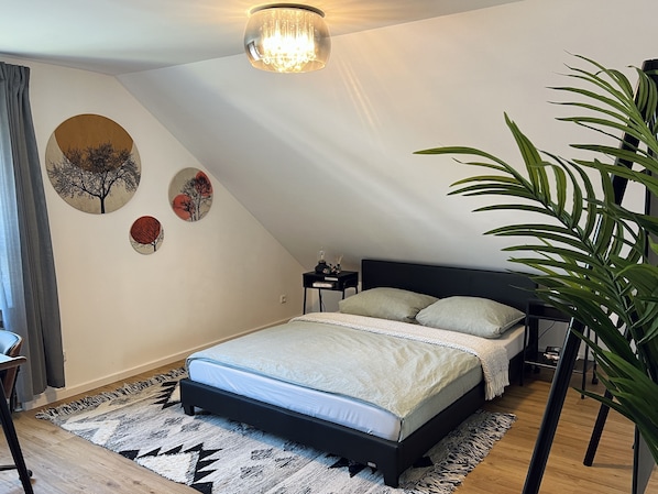 1 chambre, bureau, fer et planche à repasser, accès au Wi-Fi (inclus)