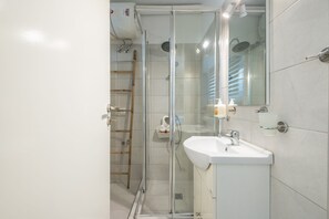 City Double Room | Bathroom