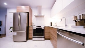 Unclassified image, 3 of 13, button - Cozy two queen modern rooms*Stunning Terrace*Gym* (Montreal)