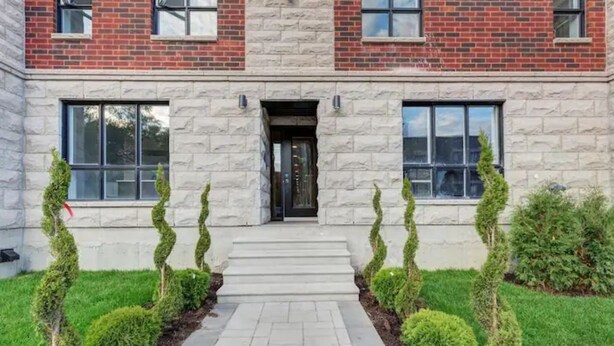 Unclassified image, 1 of 13, button - Cozy two queen modern rooms*Stunning Terrace*Gym* (Montreal)