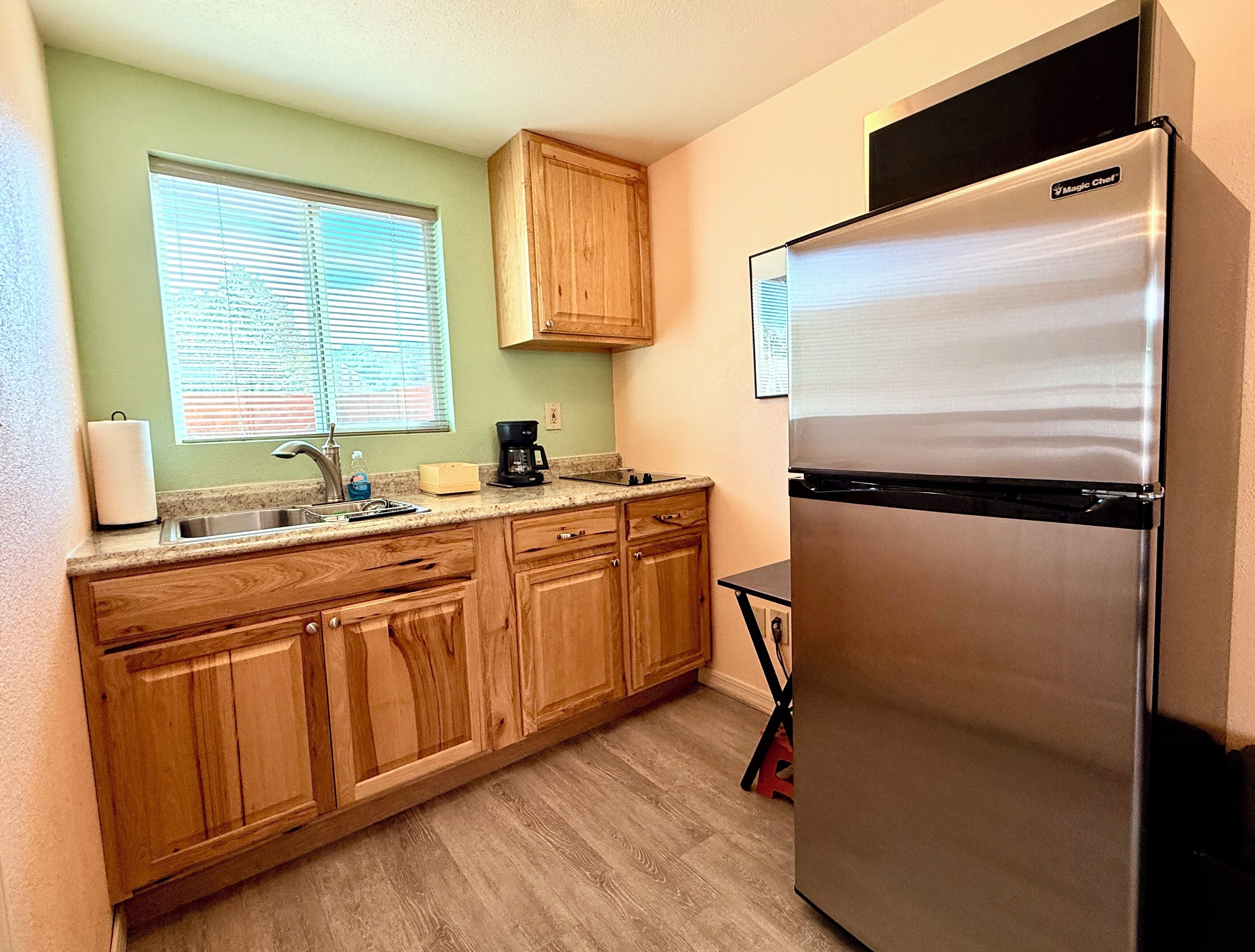 Fridge, microwave, stovetop, coffee/tea maker