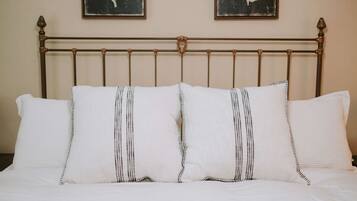 3 soverom, skrivebord, strykejern/-brett og wi-fi (inkludert)