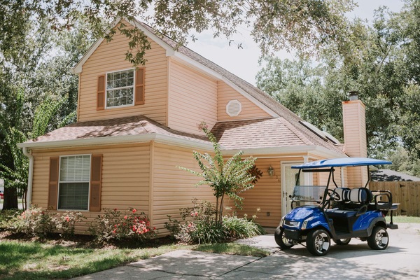 Keri Cove - close to the beach & downtown and provides a golf cart to explore