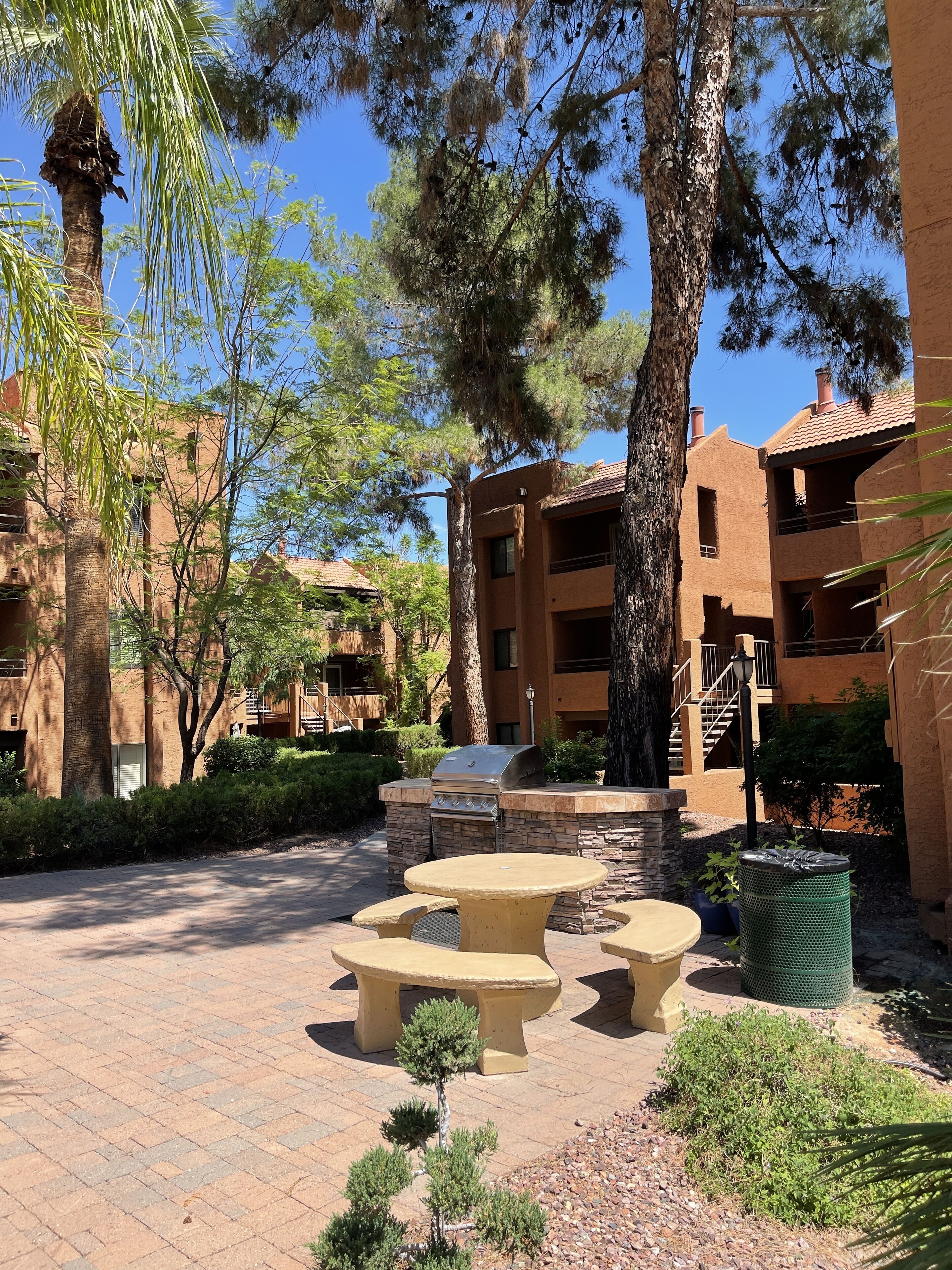 Walking to Restaurants, Shopping+More=1/1=>1+Months=Stylish-Nice-Private-Gated