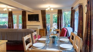 Dishwasher, cookware/dishes/utensils - Thirlmere View (Windermere)