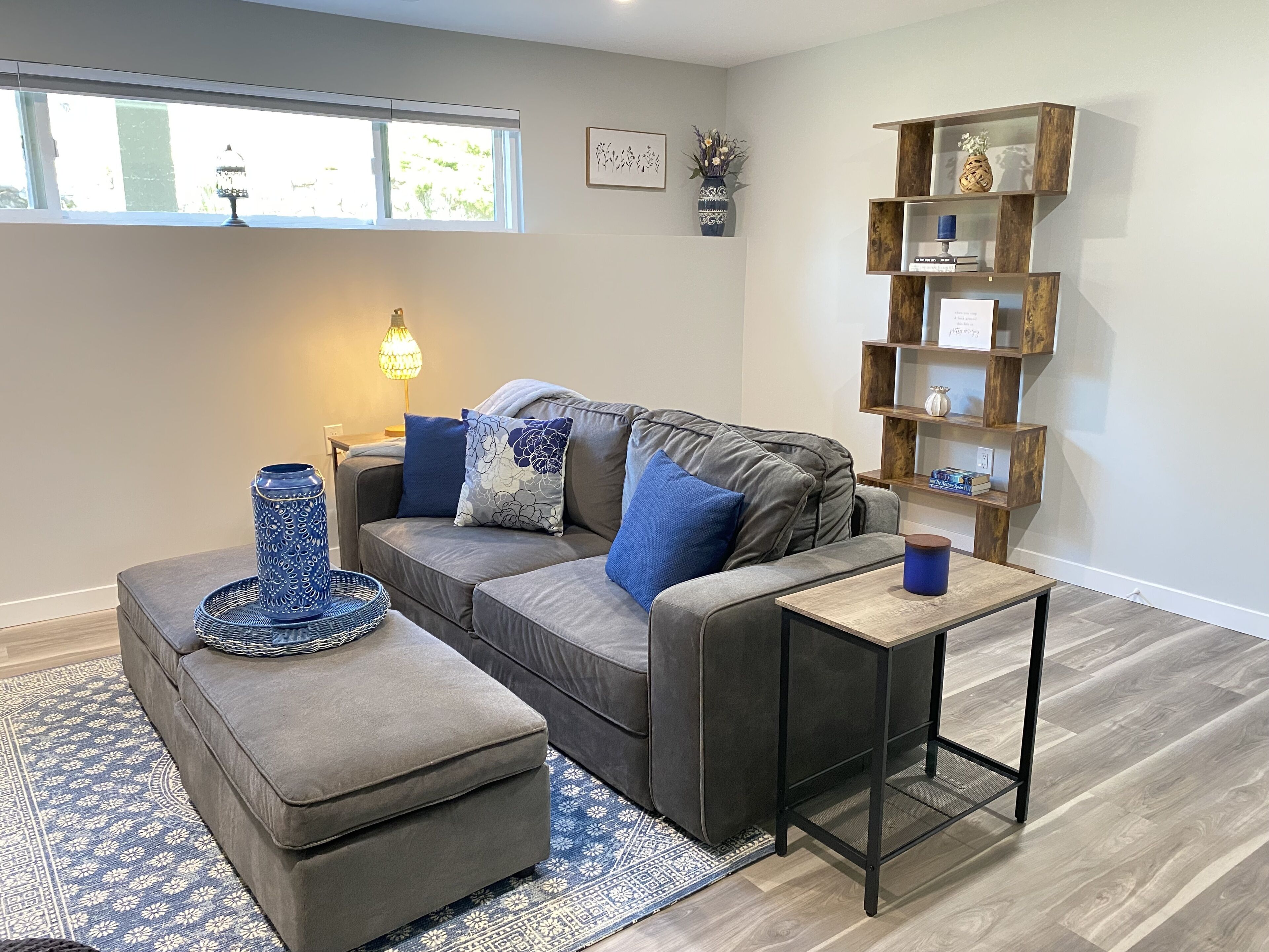 Modern & cozy Okanagan nature retreat with king suite and full kitchen