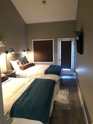1 bedroom, iron/ironing board, free WiFi, bed sheets - New Double Queen Hotel Room w/pools and minutes from Winter Park/Grand Lake (Granby)