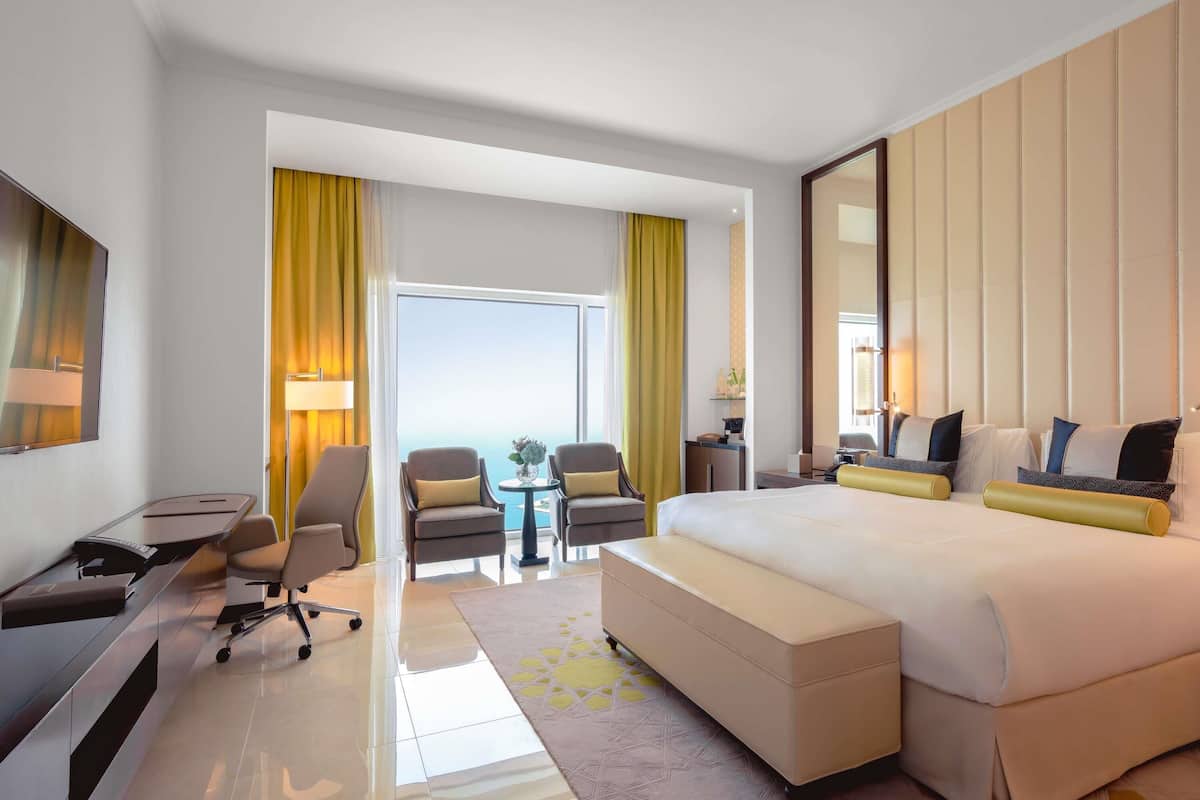 豪華客房, 1 張特大雙人床 (Corniche view) | 高級寢具、迷你吧、客房內保險箱、布置獨特