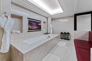 Presidential-Suite, 3 Schlafzimmer | Badezimmer | Haartrockner, Bademäntel, Hausschuhe, Handtücher