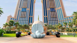 A large hotel with a central archway and a decorative fountain in the foreground. - Rixos Marina Abu Dhabi (Abu Dhabi)