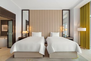 Familienzimmer, 2 Schlafzimmer | Hochwertige Bettwaren, Minibar, Zimmersafe, Schreibtisch