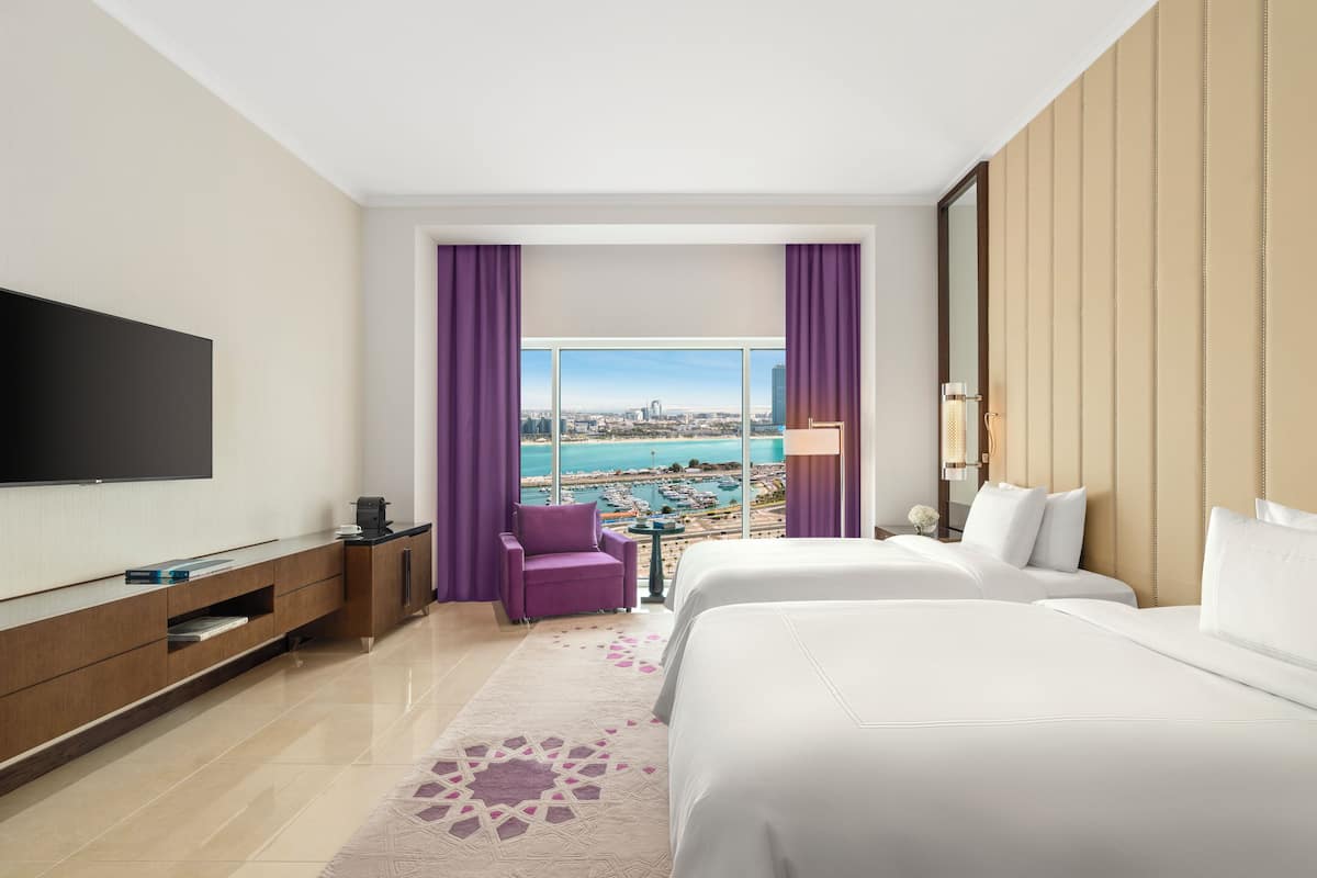 Deluxe Room (Twin Bed, Corniche View) | Premium bedding, minibar, in-room safe, individually furnished