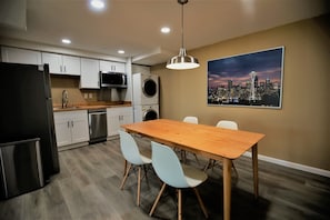 Dining - Lake View New Guest Suite in Golf Course w/ King Bed (Kenmore)