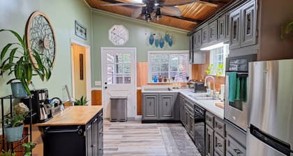 Large Rustic Log Cabin in the Laurel Highlands