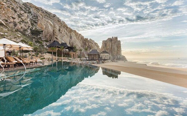 Una piscina a sfioro