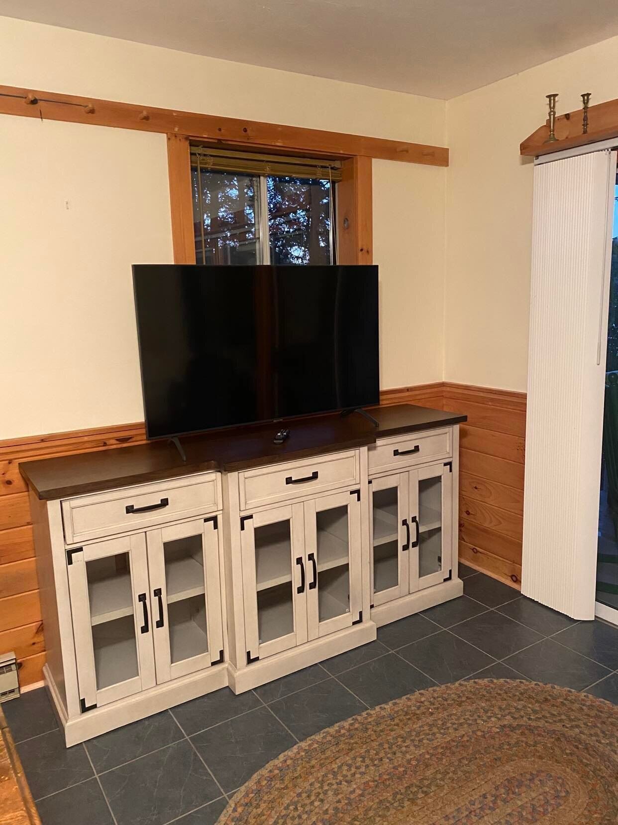 Cozy four season private lakefront cottage. Located on Laurel Lake, Brackney, PA