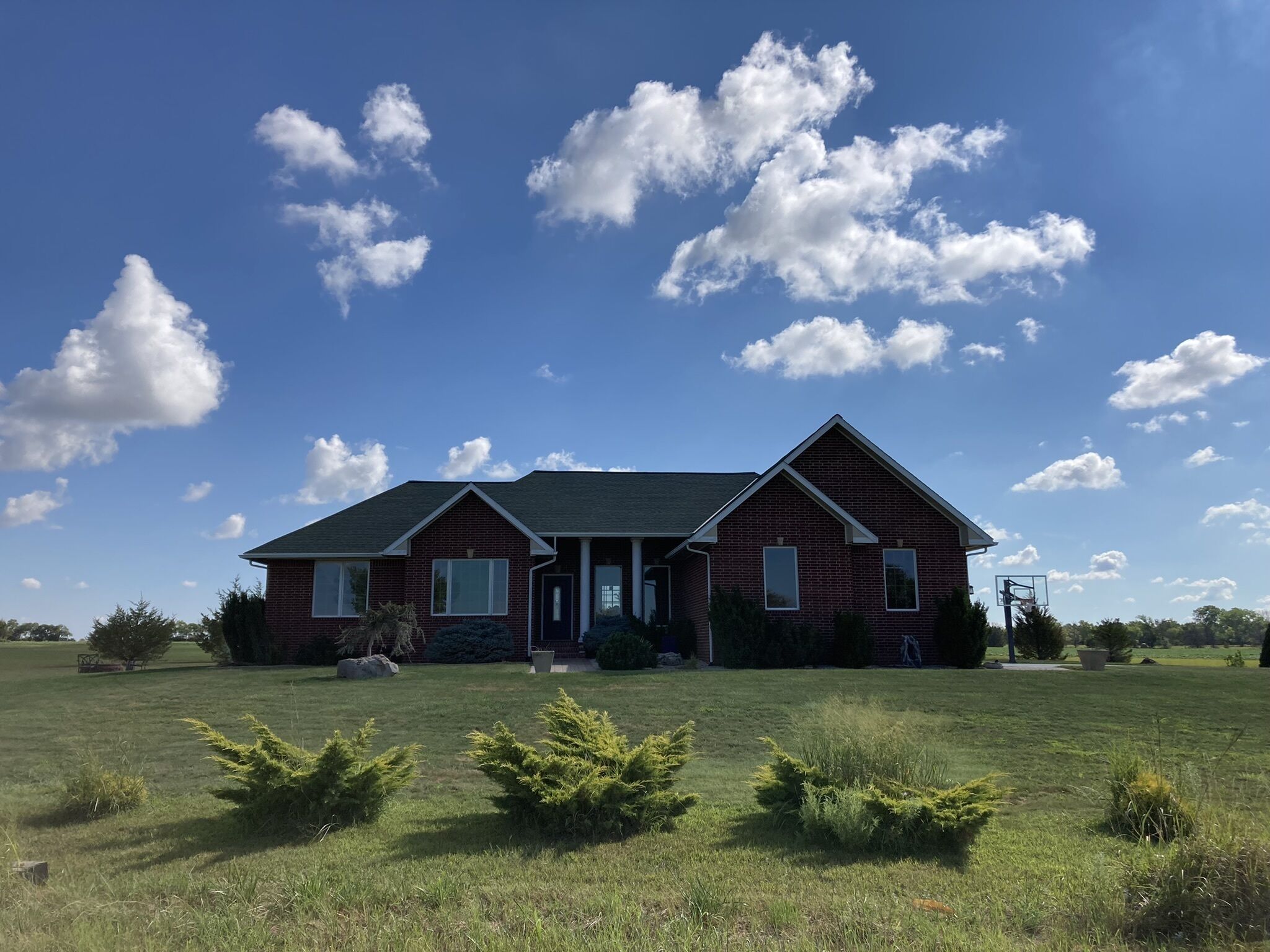 Picturesque Brick Home In Country, 1 Mile from East Lake and Osage Nature Trail!