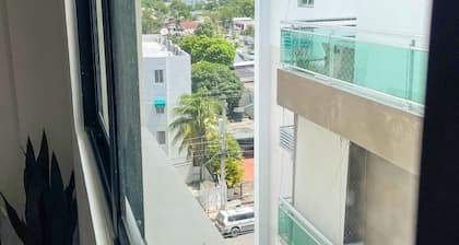 Modern Apartment with easy access