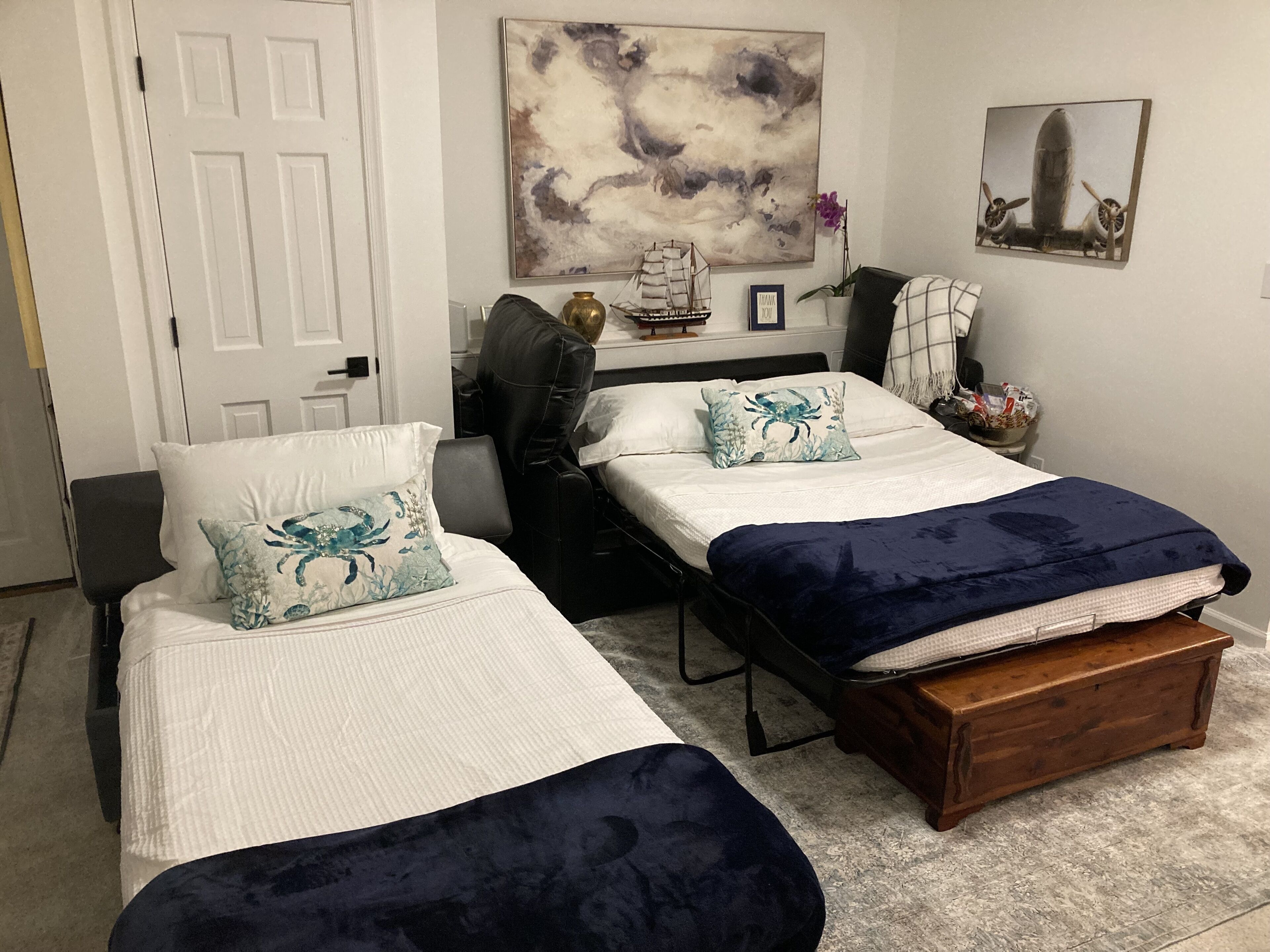 Firefly Cottage, discounted holiday fun, USNA, community beach, HOT TUB, and EV