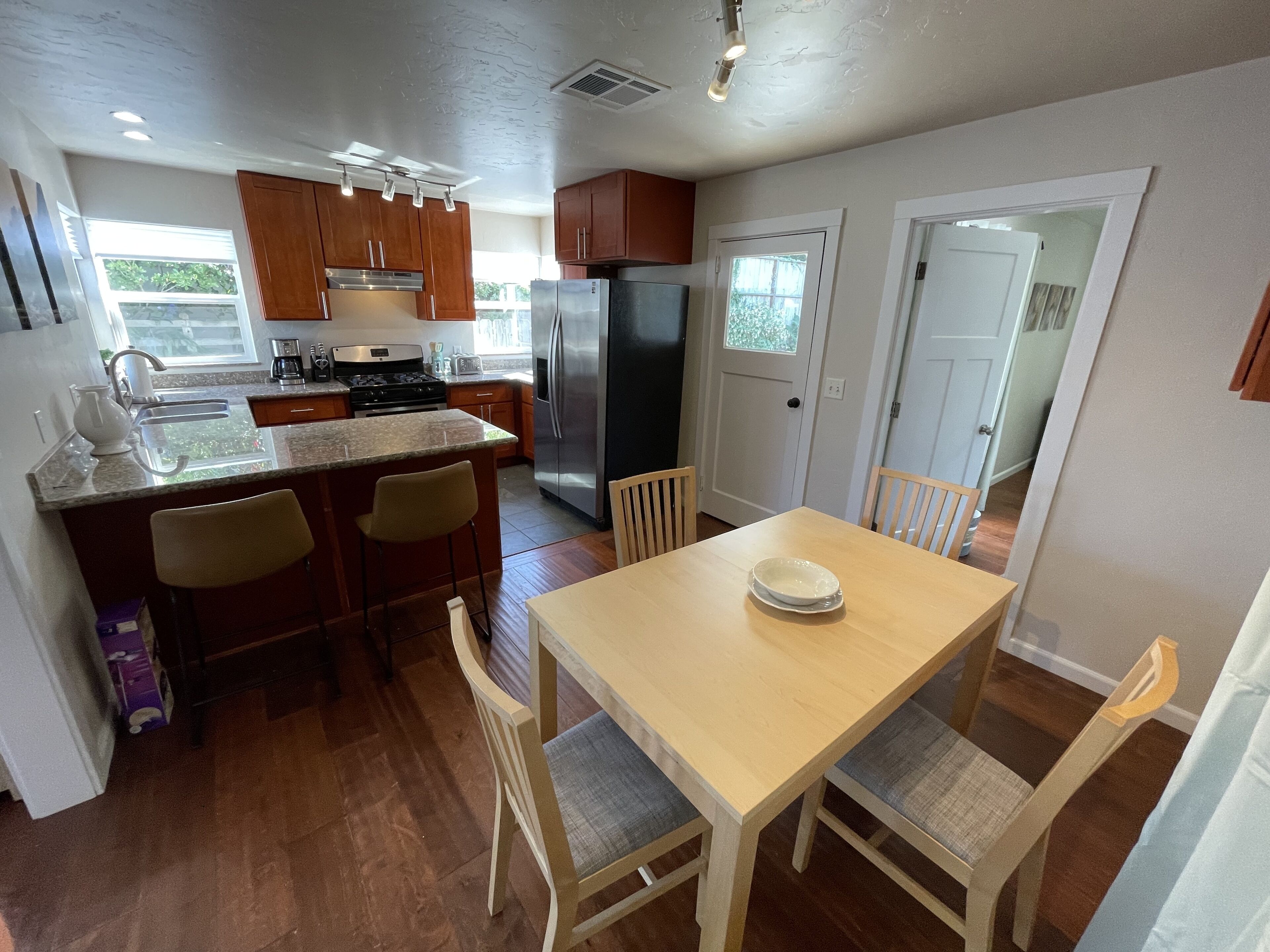 Spruce Cottage Bright 3 Bedroom 2 Bath near Henderson Center. Master suite.