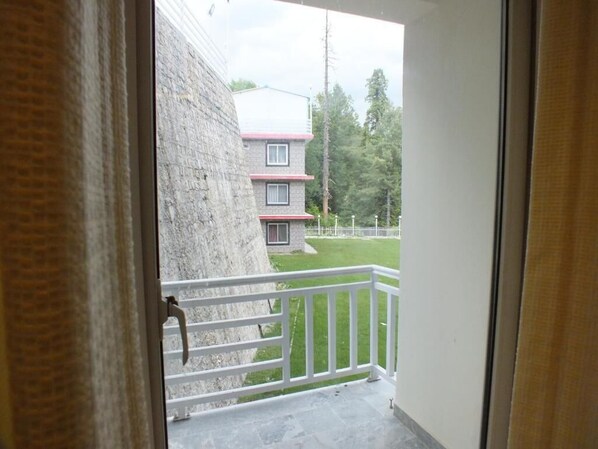 Deluxe Suite | Terrace/patio - Humming Bird Resort and Executive Suites (Abbottabad)