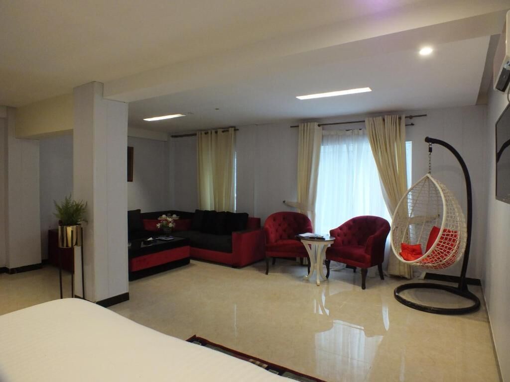 Deluxe Suite | 2 bedrooms, iron/ironing board, free WiFi