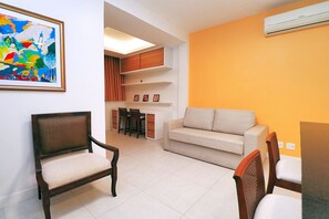 行政四人房 | 起居区 | 电视