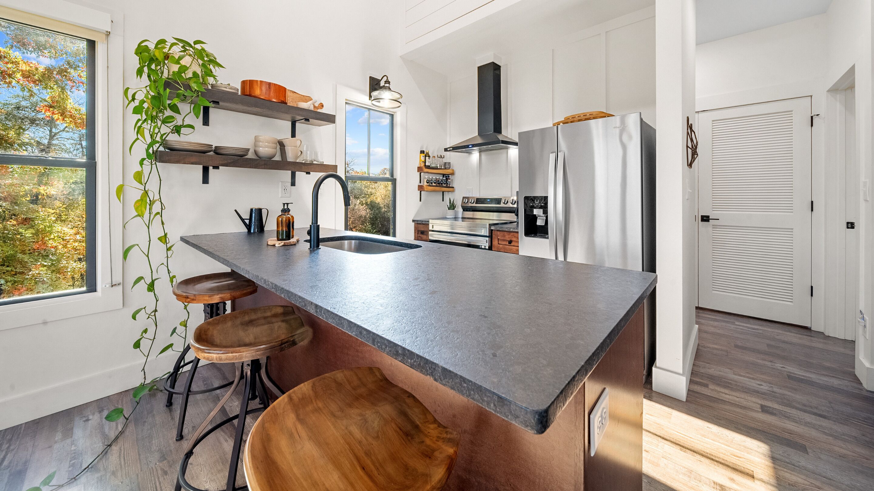 冰箱、微波炉、烤箱、炉灶