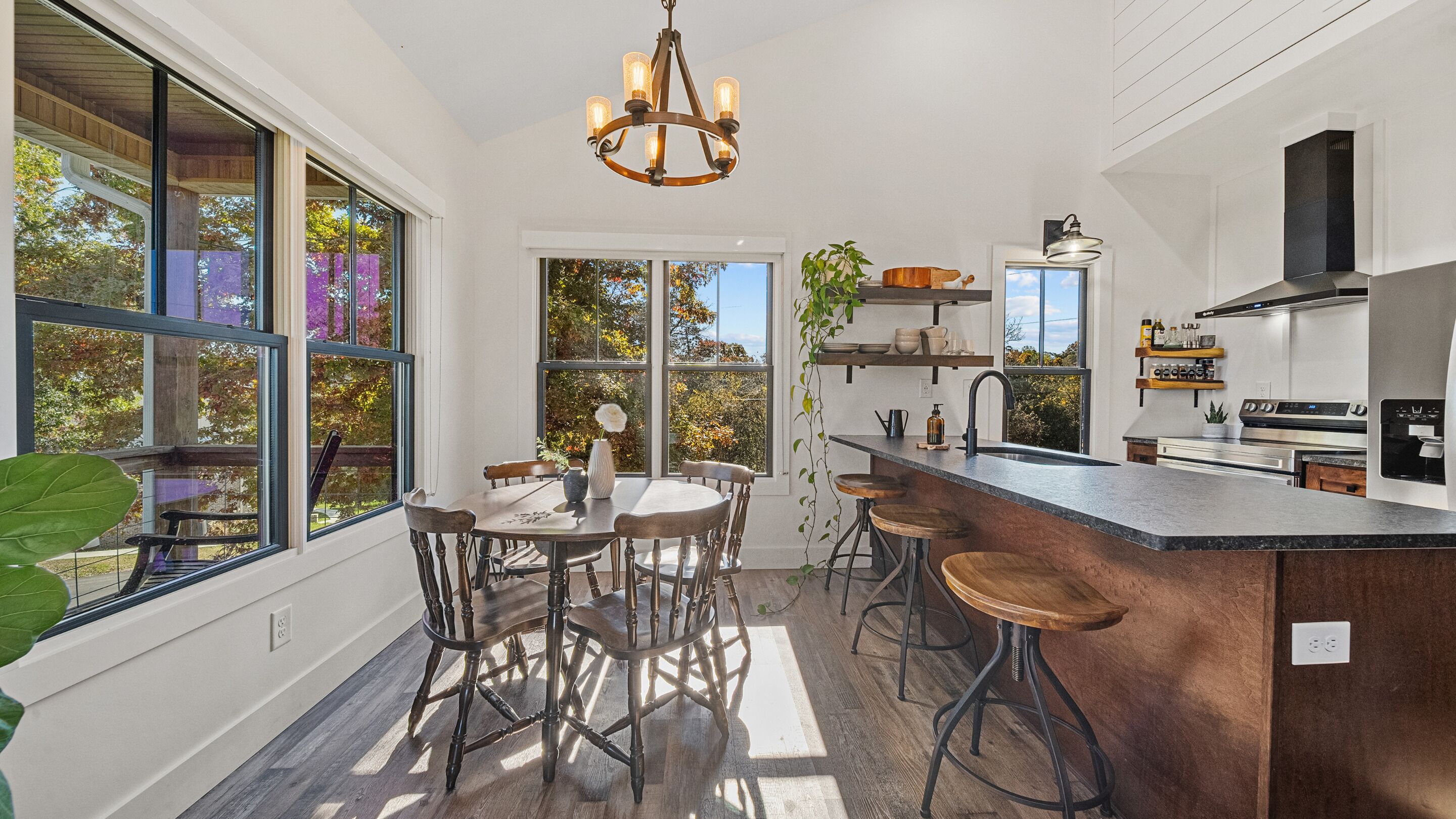 冰箱、微波炉、烤箱、炉灶