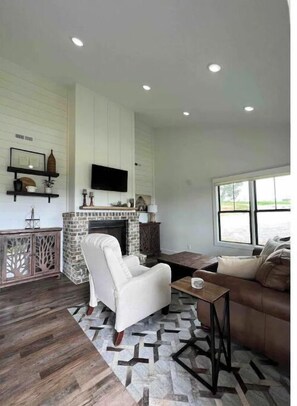 Smart TV, fireplace, DVD player