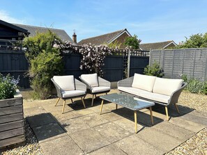 Terrace/patio - Blue Boat Cottage, Sutton on Sea - beautiful, dog friendly, cosy cottage (Mablethorpe)