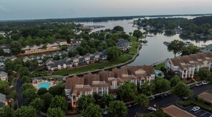 A residential area with houses, a swimming pool, and a lake. - Makin’ Memories at Lake Escape, Lake view, Pool - Lake Norman Vacation Rental (Cornelius)