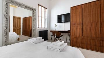 2 bedrooms, desk, iron/ironing board, free WiFi