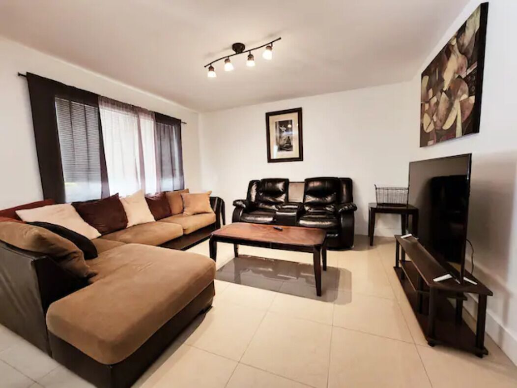 Endless Summer Rental 3 Bedroom 2 Bath - Entire Apartment