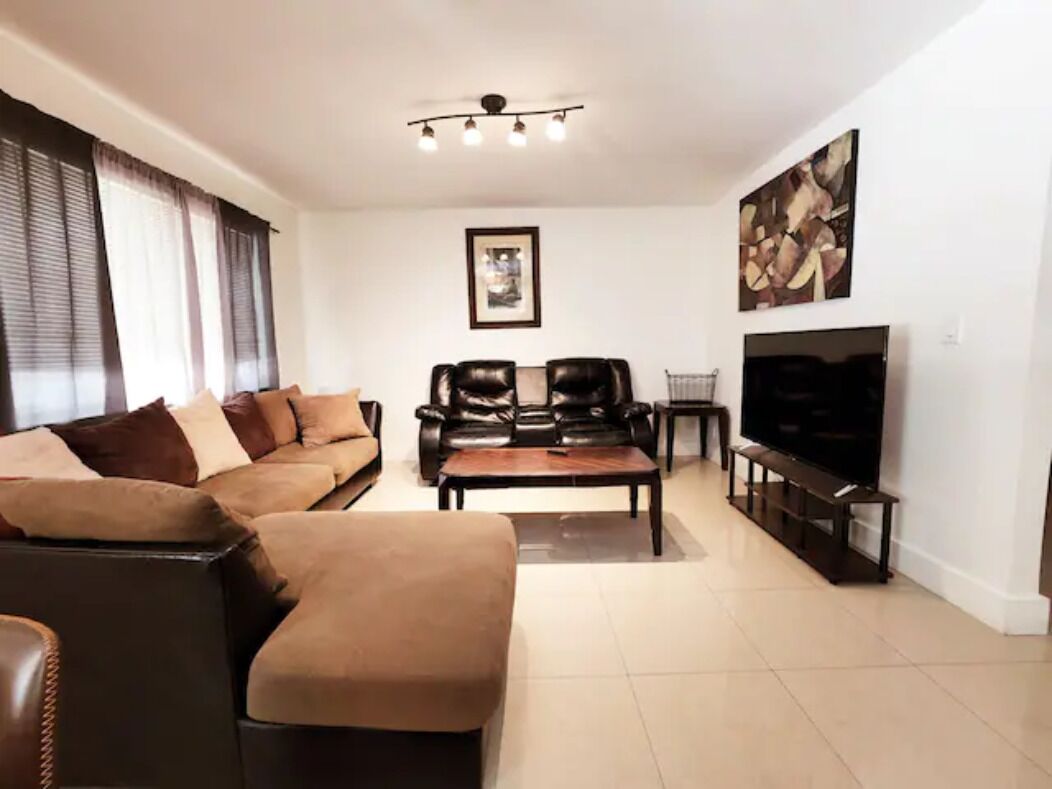 Endless Summer Rental 3 Bedroom 2 Bath - Entire Apartment