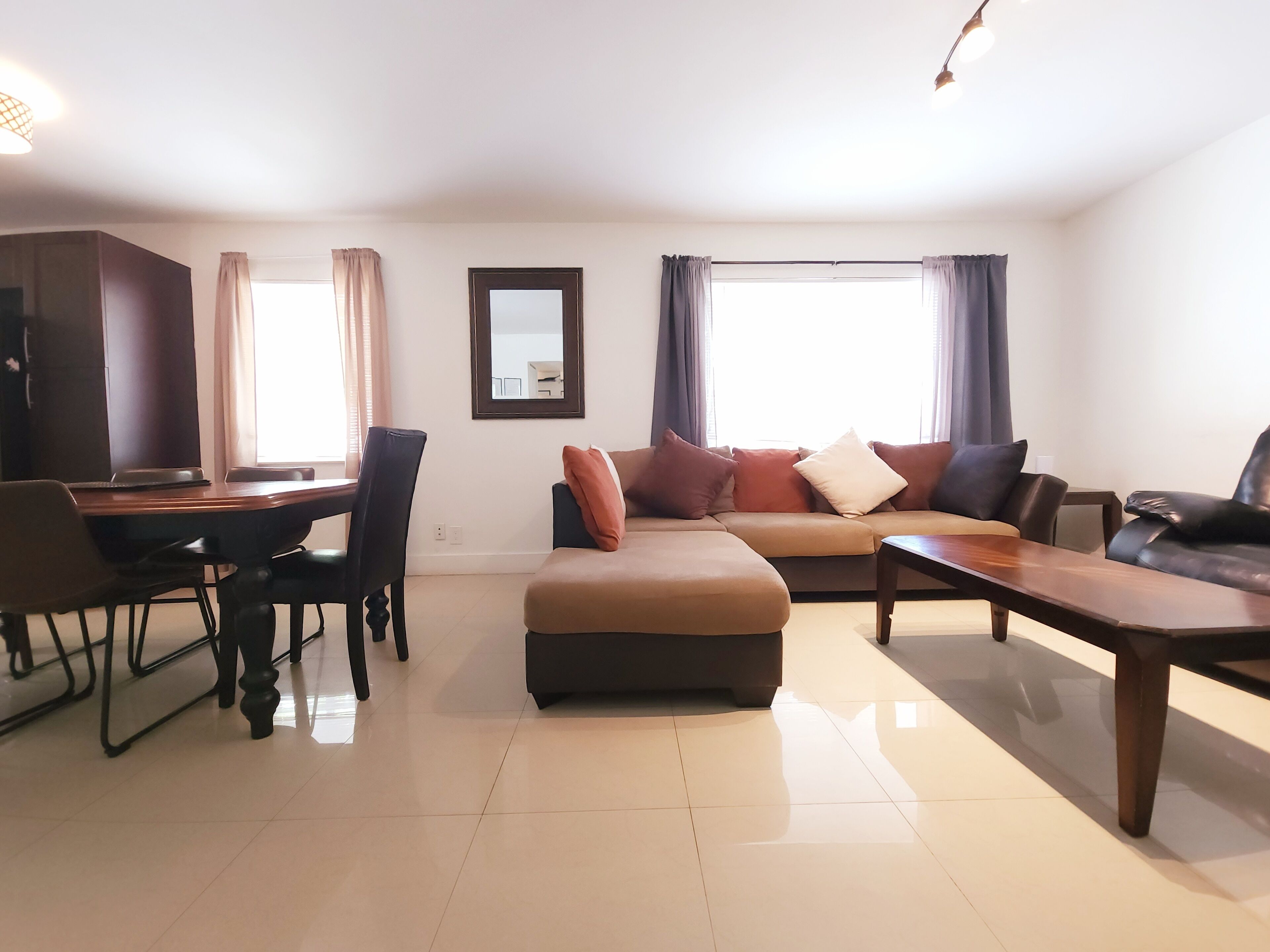 Endless Summer Rental 3 Bedroom 2 Bath - Entire Apartment