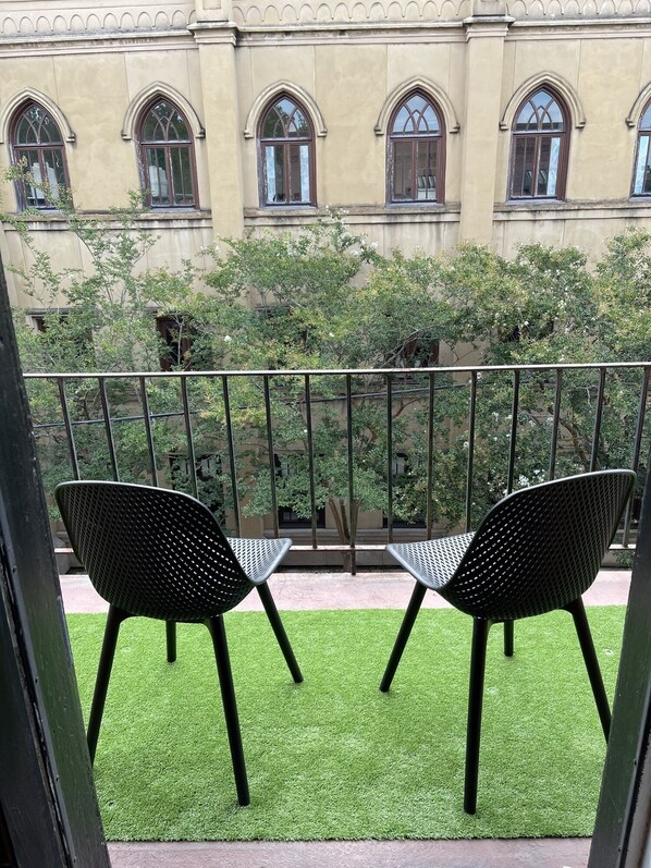 Property grounds - Christine's Classic Savannah Condo With Balcony! (Savannah)